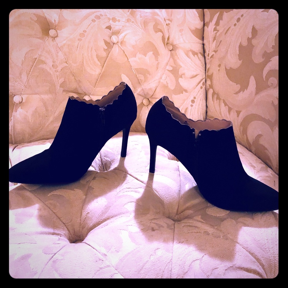 New Mia Black Booties, Size 8
